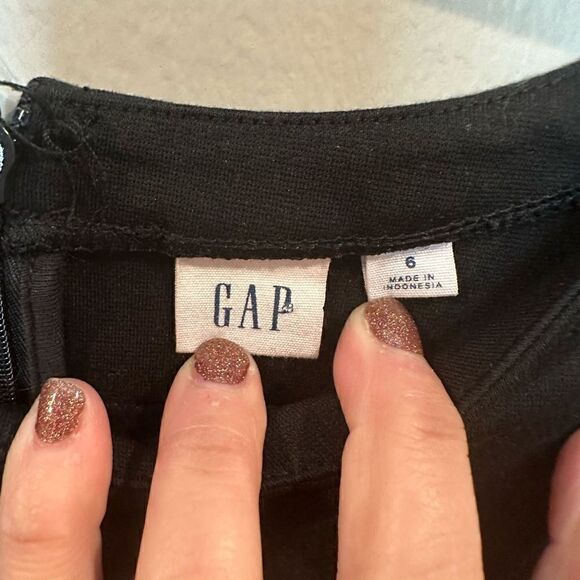 Black Gap Ruffle Bottom Cap sleeve Dress 6 - Picture 2 of 5